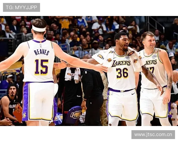 斯马特谈湖人球衣成众矢之的赛场对抗全面升级联盟焦点争夺激烈 斯马特谈湖人球衣成众矢之的赛场对抗全面升级联盟焦点争夺激烈